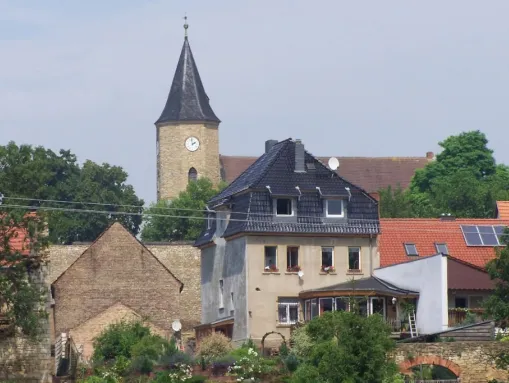 Schadeleben (Seeland), Ortsmitte mit Kirche