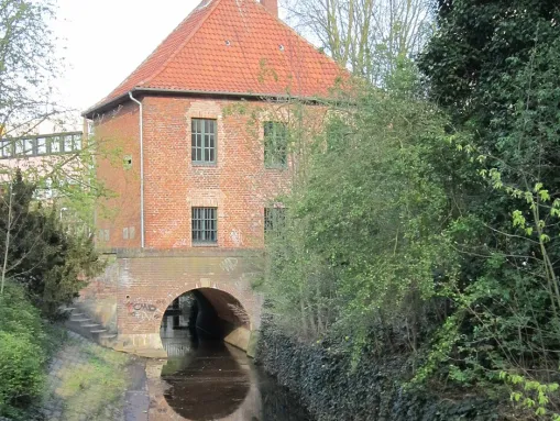 Kaponier über dem Moorbach