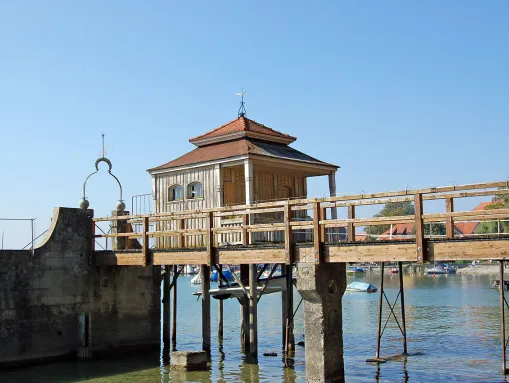 Hübsches altes Badehaus an der Promenade