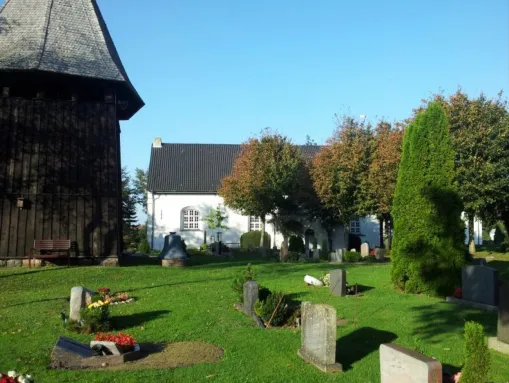 St. Marienkirche mit Holzturm