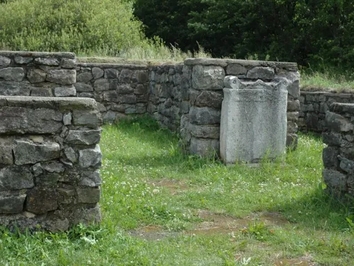 Römischer Tempel im Ortsteil Zingsheim