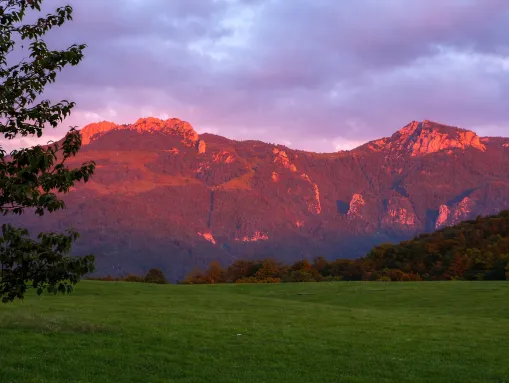 Blick auf die Kampenwand im Abendrot