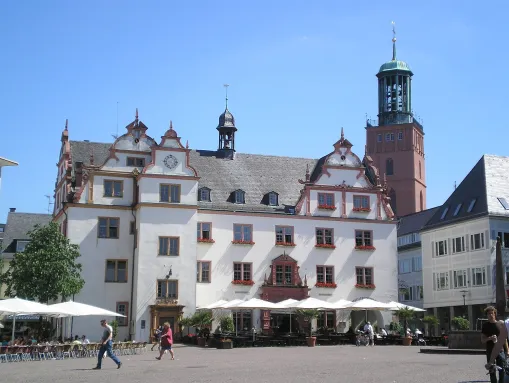 Marktplatz mit Altem Rathaus und Stadtkirche