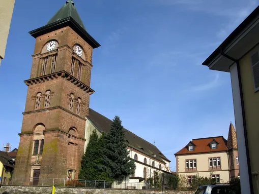 Pfarrkirche St. Nikolaus mit Altem Schloss
