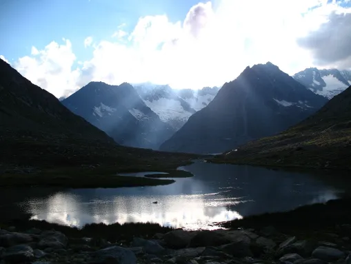 Magische Lichtstimmung am Märjelensee im Fieschertal