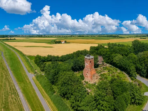 Der Imsumer Ochsenturm im Geestländer Ortsteil Imsum aus dem Jahr 1218 