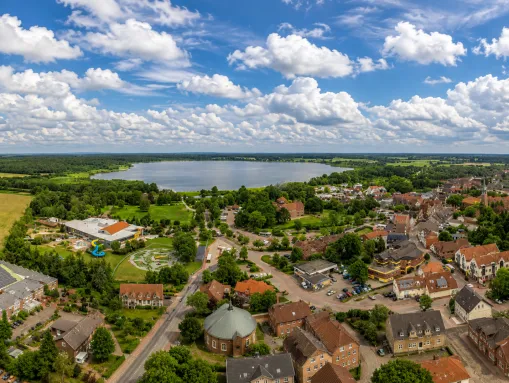 Der Nachbarort Bad Bederkesa am Bederkesaer See 