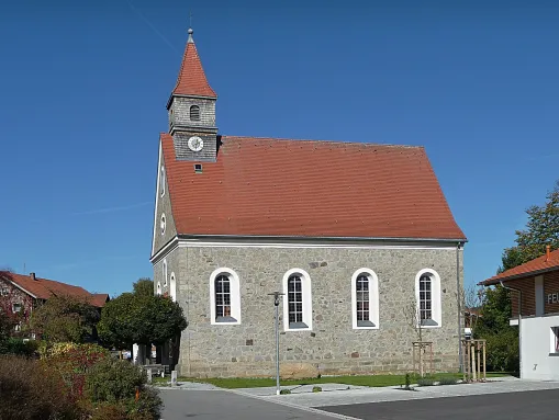 Die Filialkirche Mater Dolorosa im Ortsteil Allersdorf