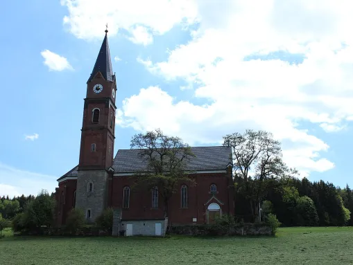 Katholische Pfarrkirche St. Magdalena in Kirchaitnach, Gemeinde Kollnburg