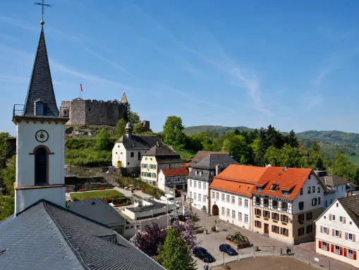 Ev. Kirche und Burgruine in Lindenfels