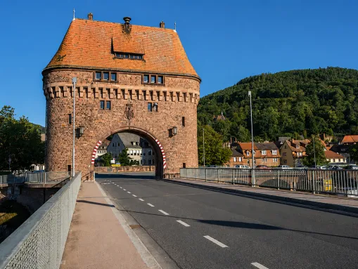Das historische Brückentor auf der Mainbrücke Miltenberg