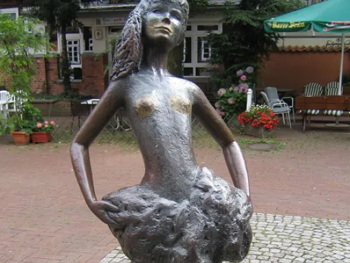 Kleine Nienburgerin - Wahrzeichen Nienburgs