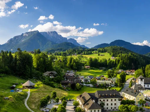 Ortsteil Unterstein mit Blick zum Untersberg