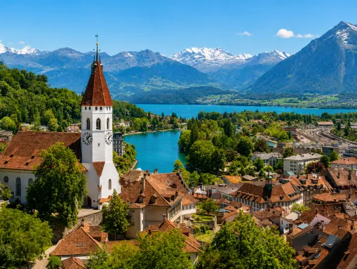 Die historische Altstadt von Thun, 12 km von Schwarzenegg