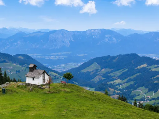 Die berühmte Markbachjoch-Kapelle auf 1.500 Metern oberhalb von Niederau