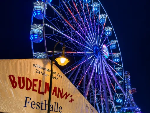 Zeteler Markt - Das Volksfest zieht jährlich über 100.000 Besucher in die „Friesische Wehde“