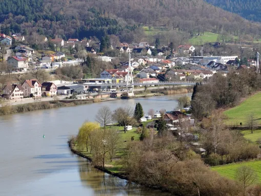 Der Neckarsteg, das moderne Wahrzeichen der Gemeinde Zwingenberg